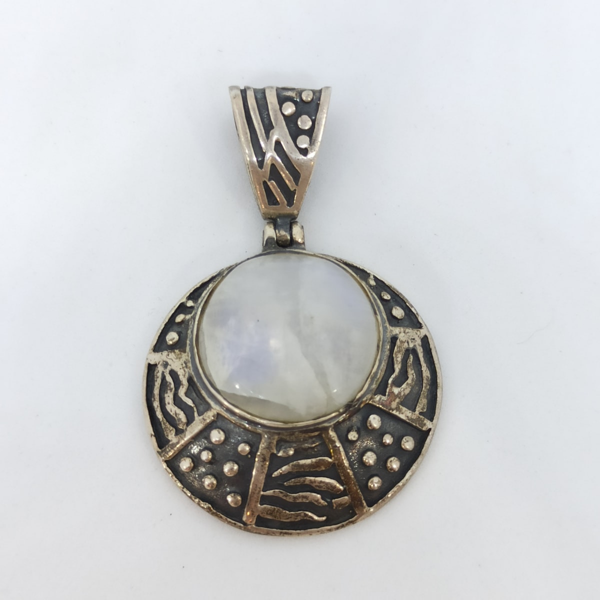 Buy White Stone Pendant Online | Shivani - JewelFlix