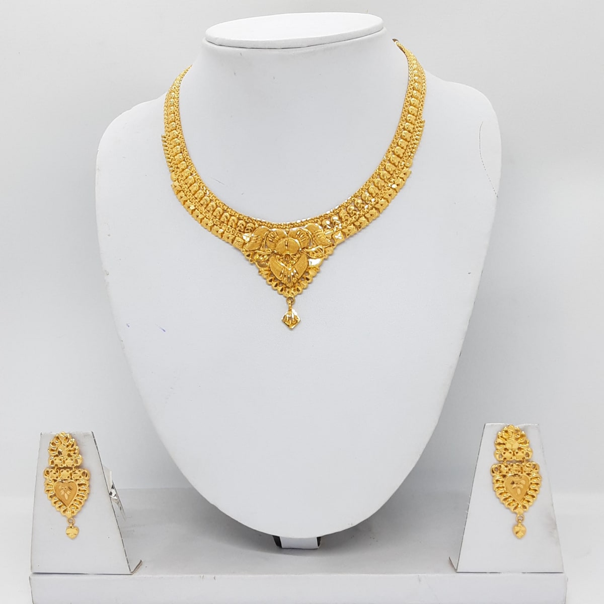 Best places to store buy gold necklaces