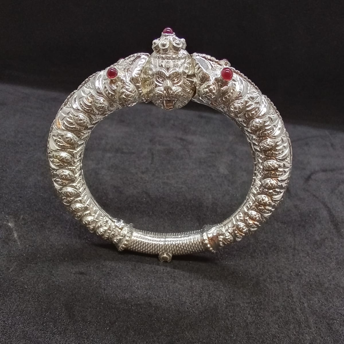 Lion face kada for man hotsell