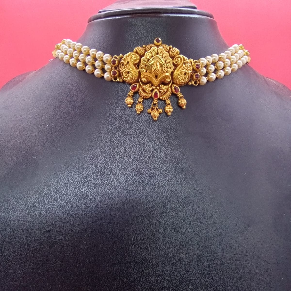 Traditional pearl store choker necklace