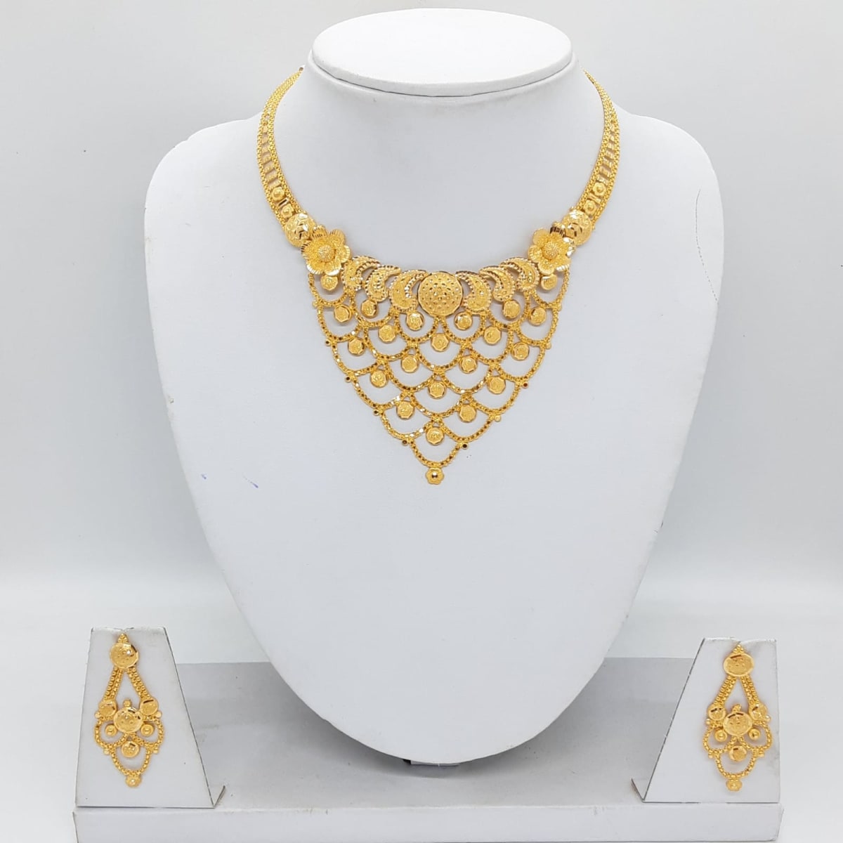 Best places to store buy gold necklaces