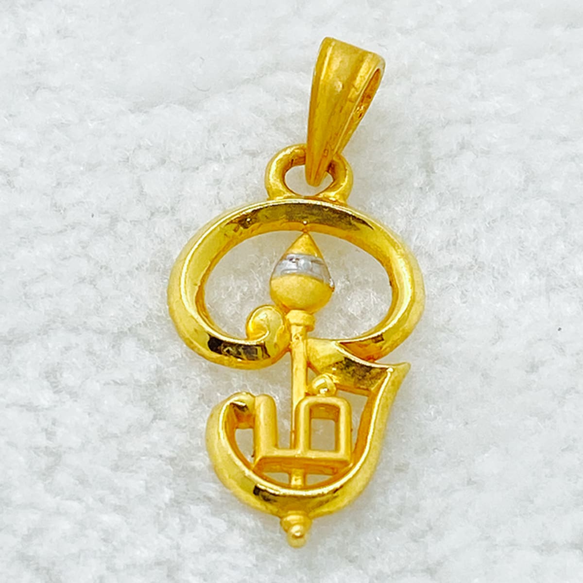 Tamil outlet om locket