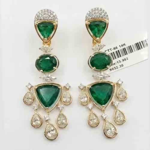 EMERALD TRIANGLE OVAL EARRING