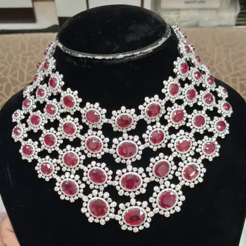 Ruby oval diamond set 14 kt
