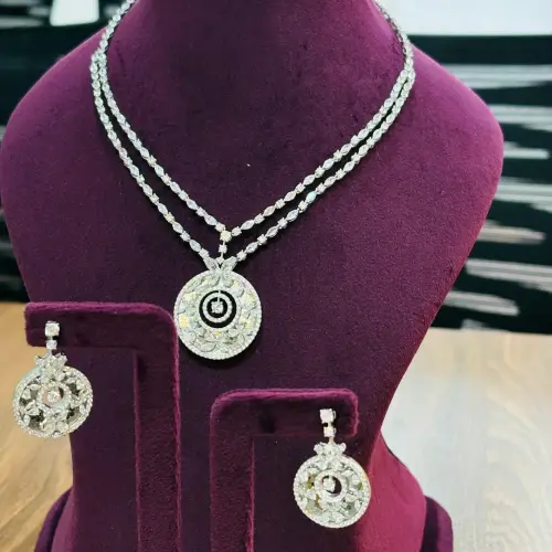 Pendent set