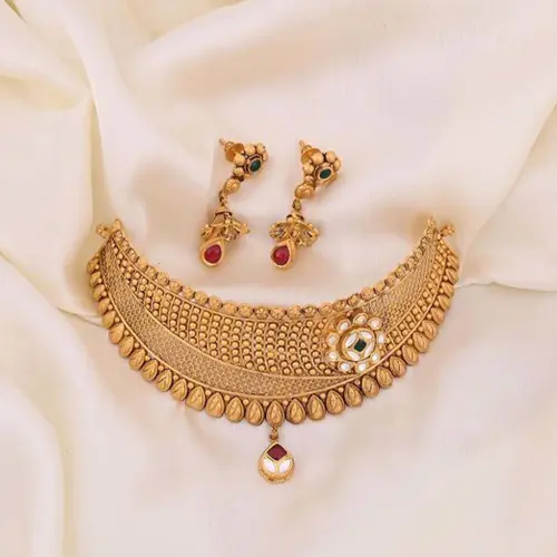 Sanvi Choker