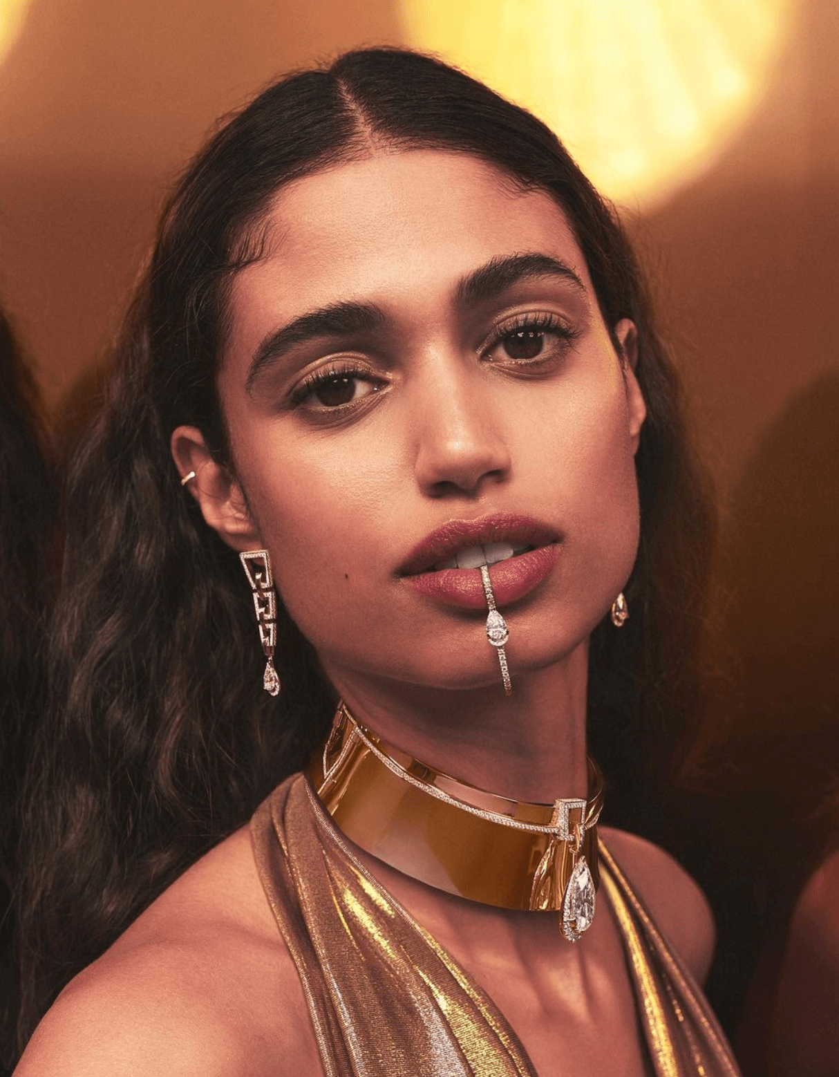 Golden Shield: A modern chocker, earrings and lip jewelry