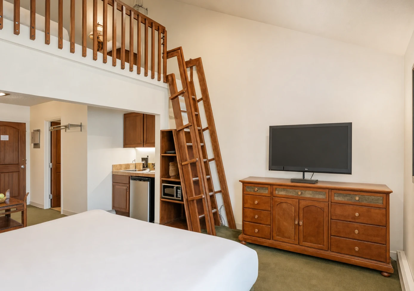Large Loft at Alpine Village Suites, Taos Ski Valley — photo 2 of 3