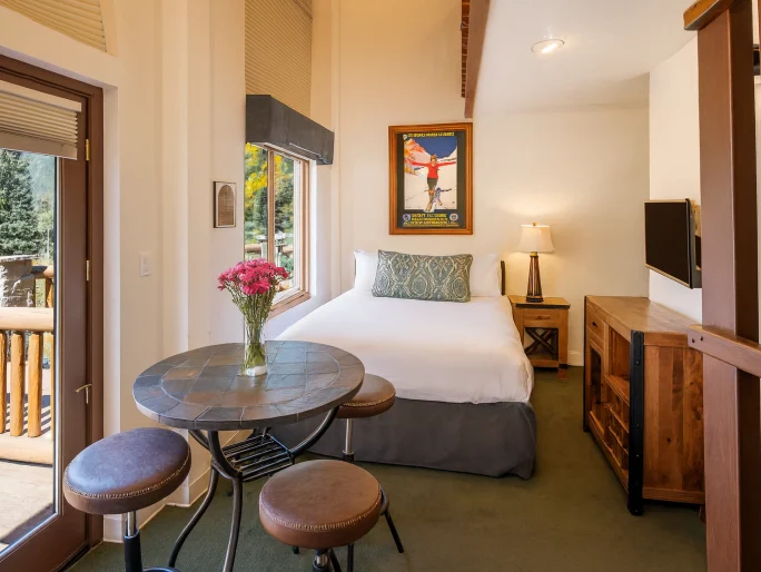 Small Studio Loft at Alpine Village Suites, Taos Ski Valley — sleeps 4