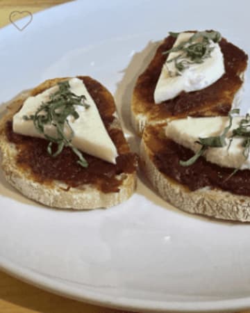 Smoked Mozzarella Bruschetta (20 pieces)
