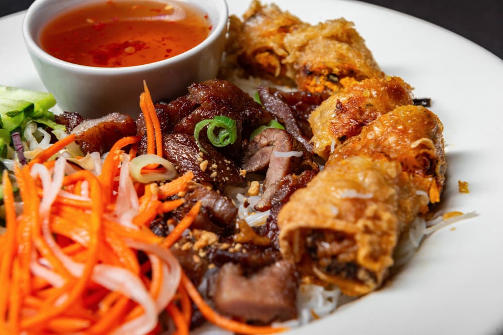 Vermicelli bowl with grilled meat and herbs