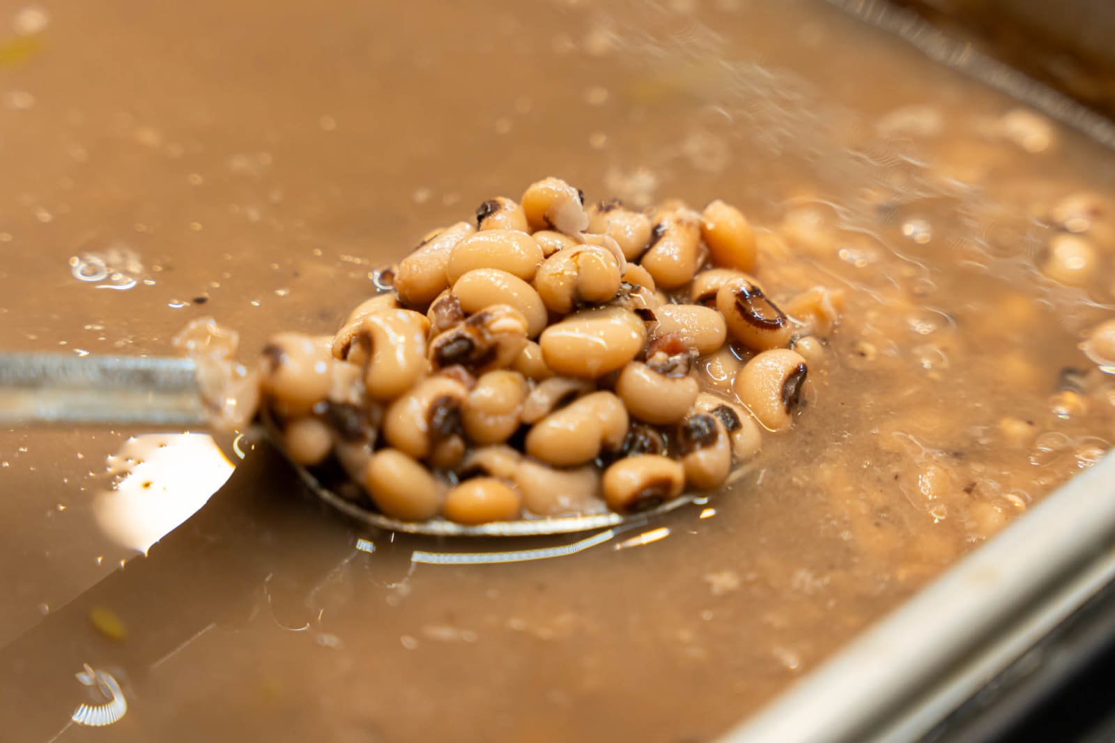 Black-eyed peas in a serving spoon