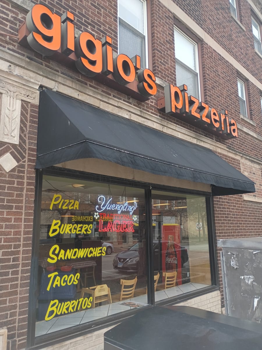 The Gigio's Pizzeria storefront sign in Evanston