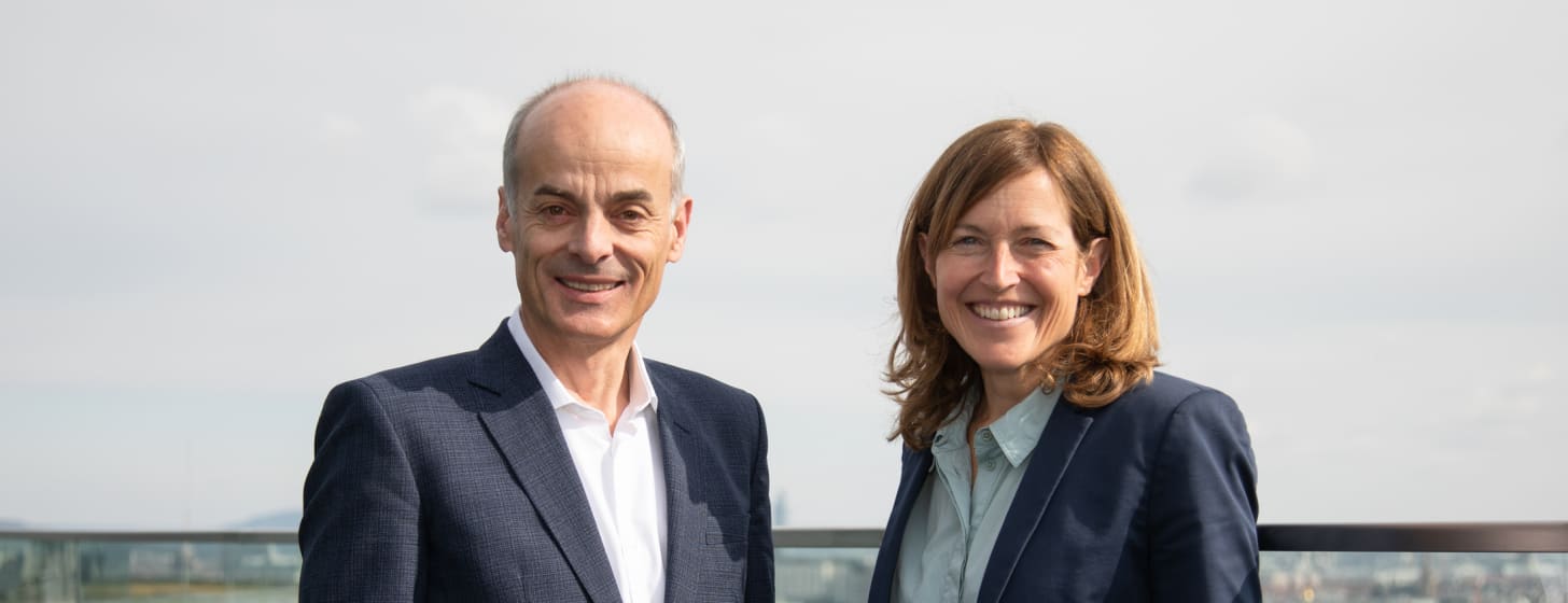 oekostrom  feiert 25 Jahre und wünscht sich Solarenergie auf Autobahnen