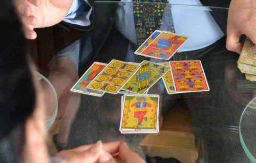 live-tarot-reading