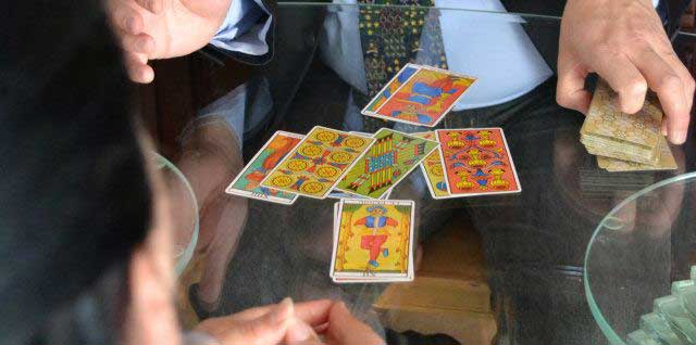 live-tarot-reading