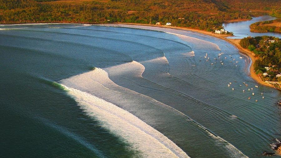 Tamarin bay surf going off ron holl dwjjkq