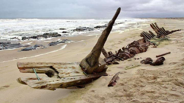 Ship wreck on skeleton coast  namibia 720 kuiowh