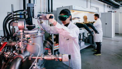 High-Temperature-Resistant Material Perfect for Applications Like Energy-Efficient Aircraft Engines