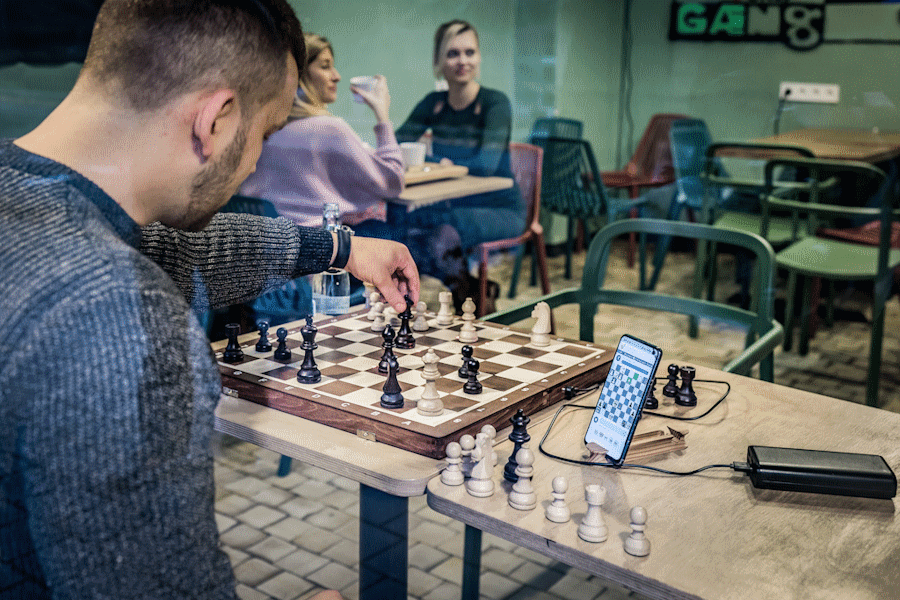 iChessOne: Wooden Foldable Electronic Chessboard