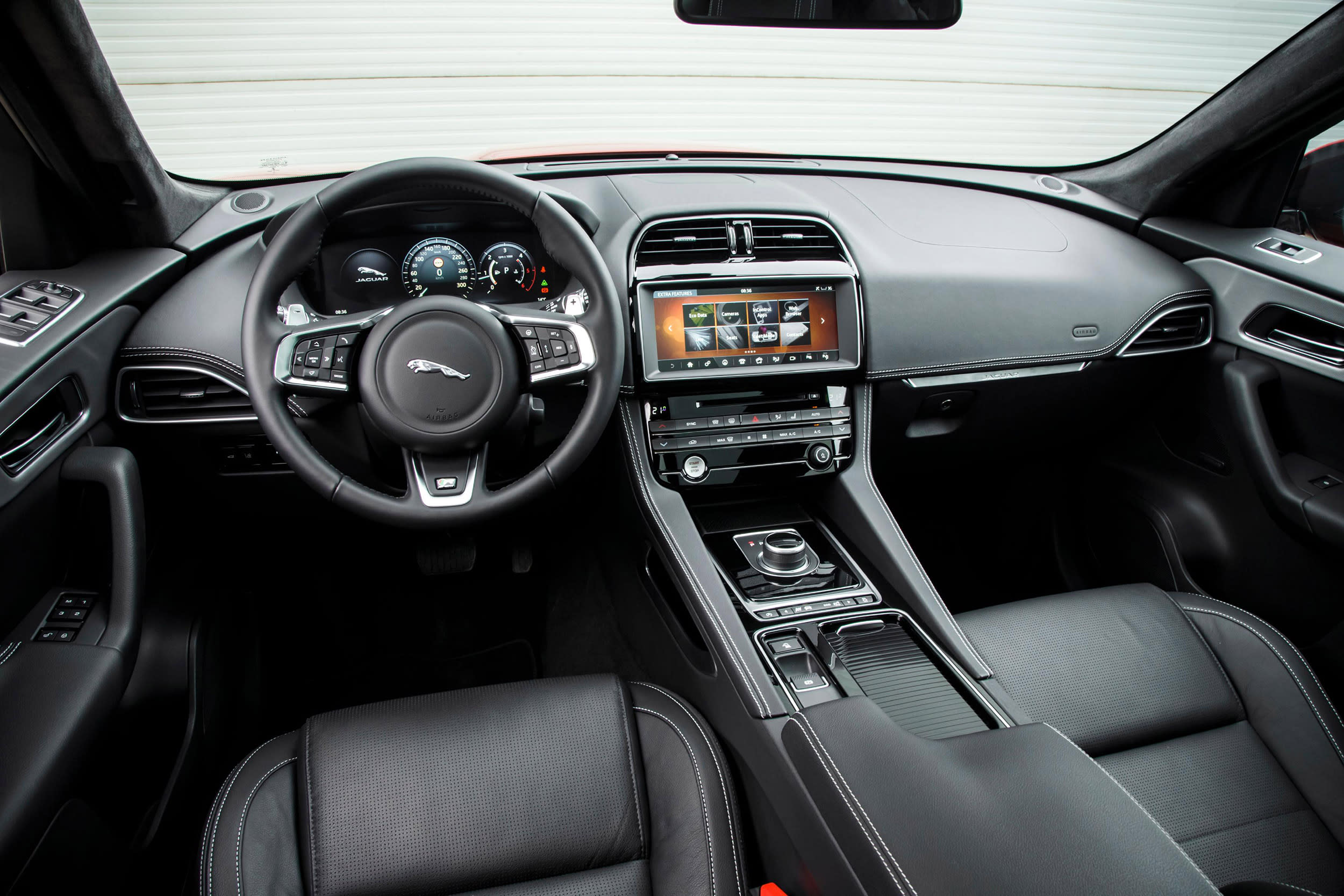 jaguar-puts-a-brave-pace-on-testing-its-new-crossover-mobility