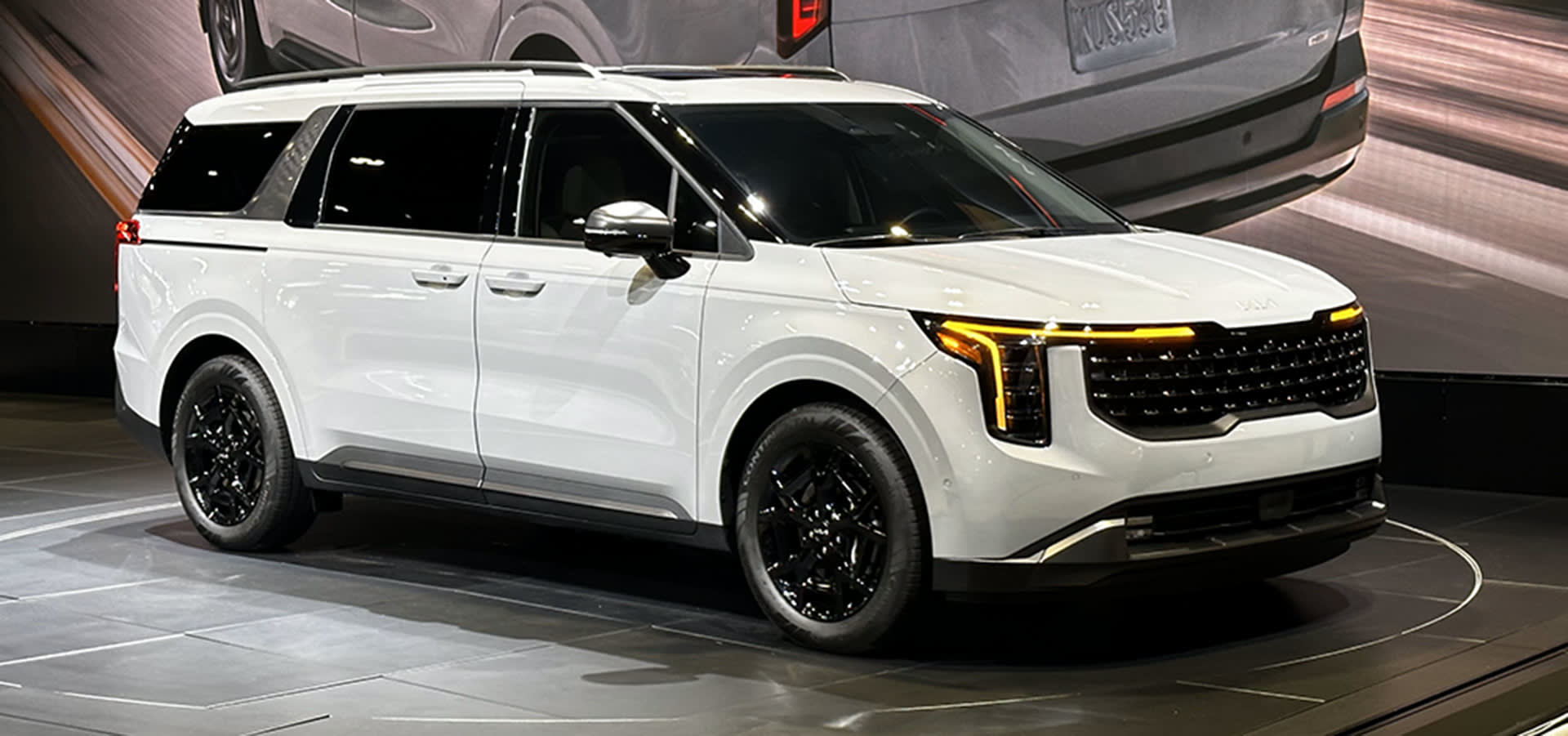 2025 Kia Carnival MPV Hybrid Brings Unplugged PHEV Power Mobility 2025 Kia Carnival Hybrid Specs