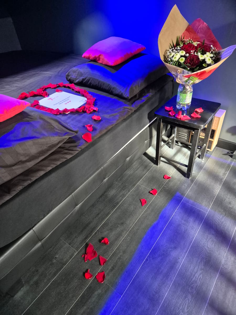 un petit mot doux imprimé et mis sur le lit