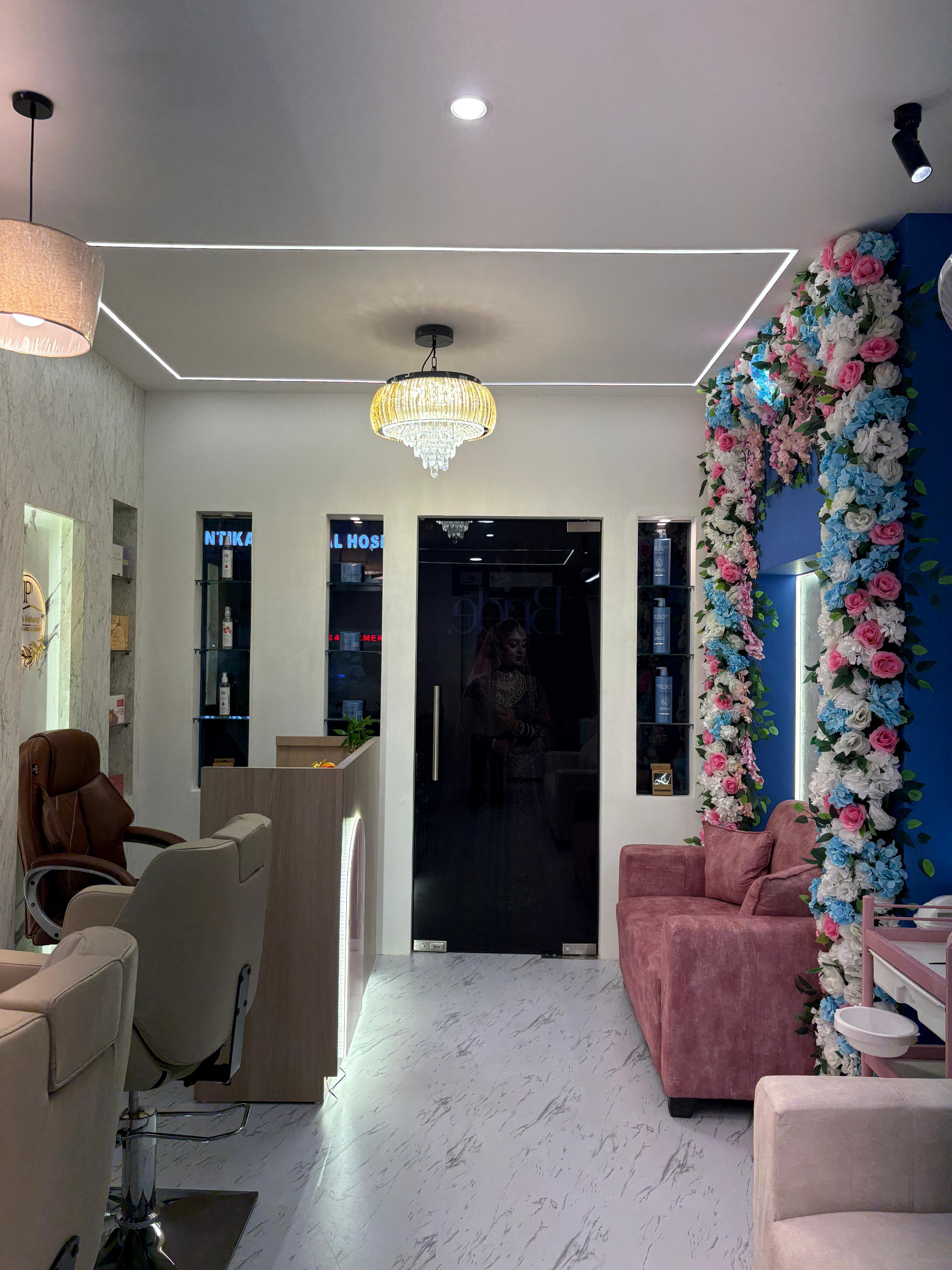 Completed salon Inside Out – final handover