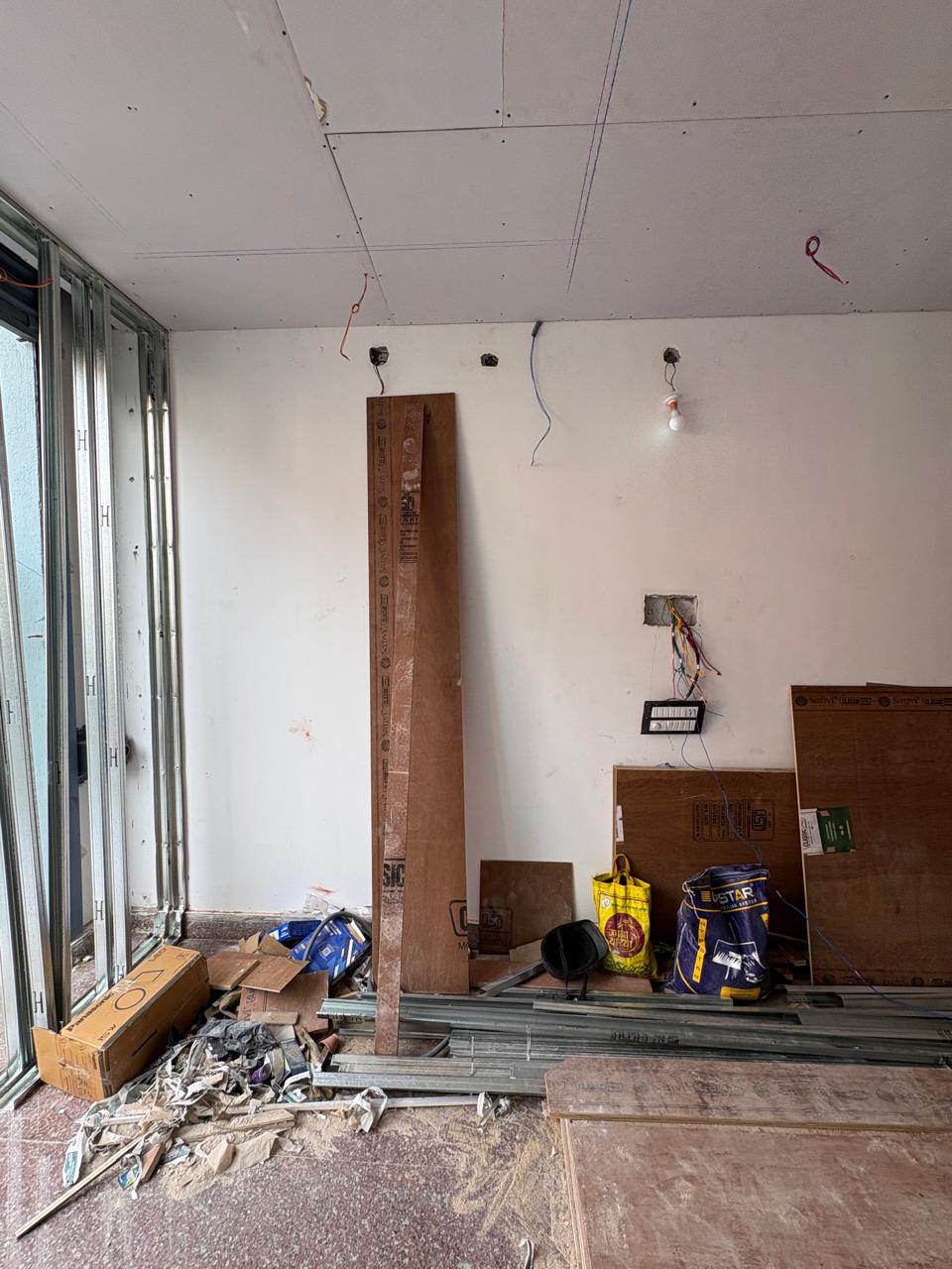 Empty Selfie Point before salon interior design
