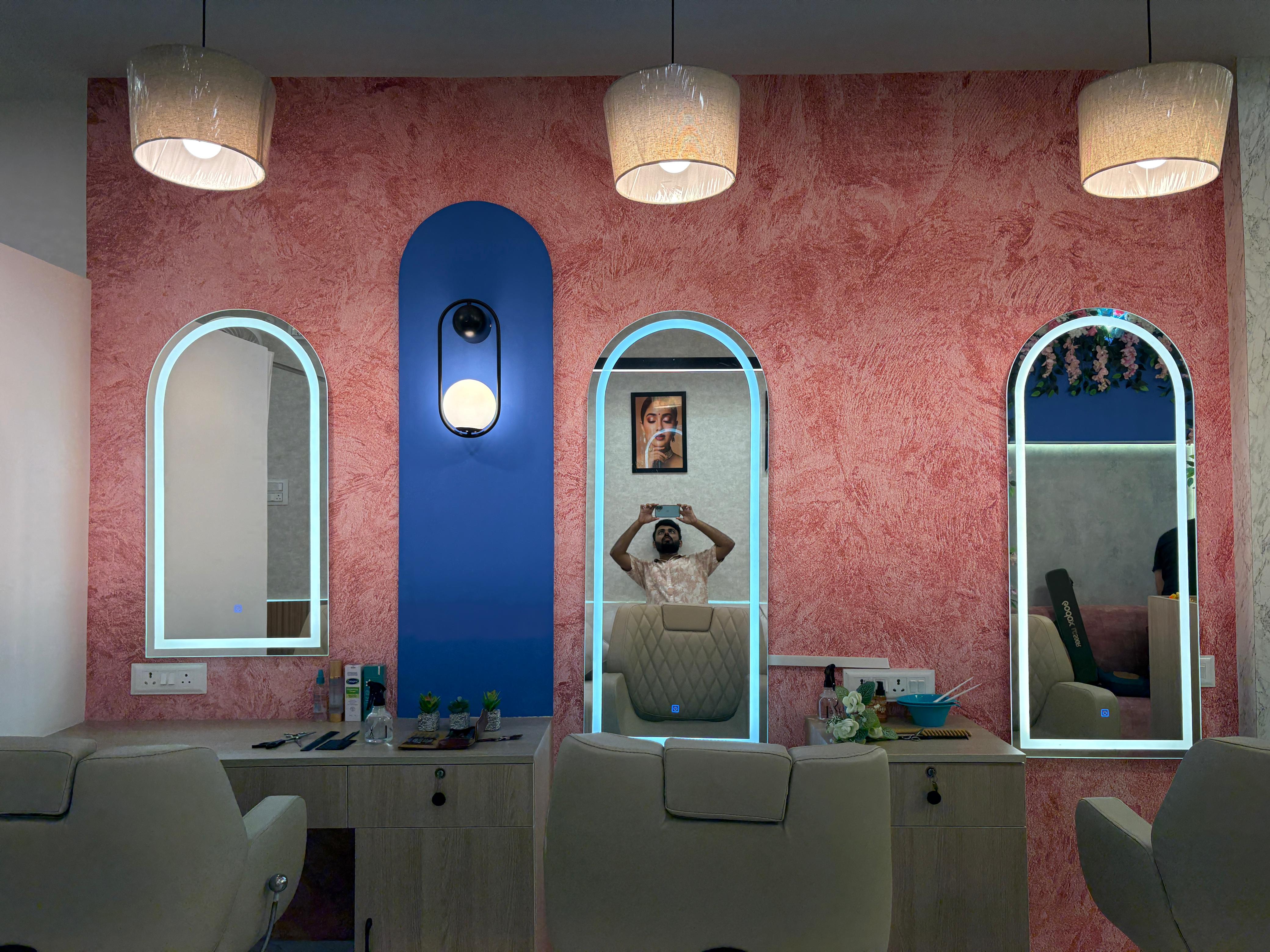 Completed salon Salon Station – final handover