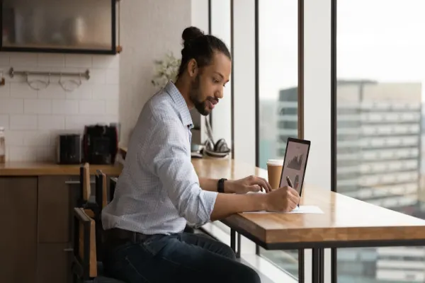 What is the difference between “sticker price” and “net price” for college?