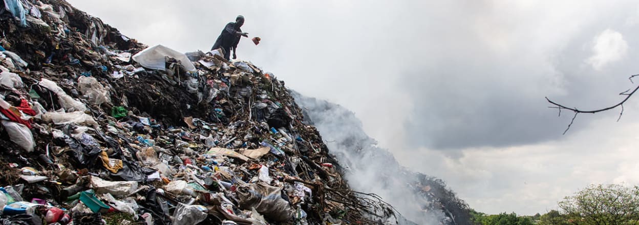 Rubbish dump in Tanzania, on fire (Tearfund)