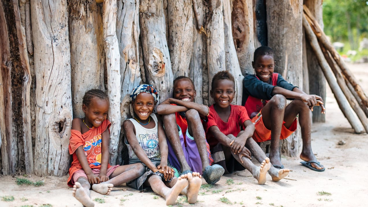 How to pray with children about poverty - Tearfund