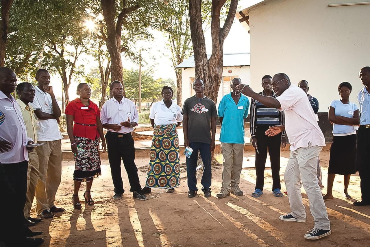 Zambia’s Cluster mobiliser, Mathews, leads a group discussion. Photo: Elizabeth Wainwright