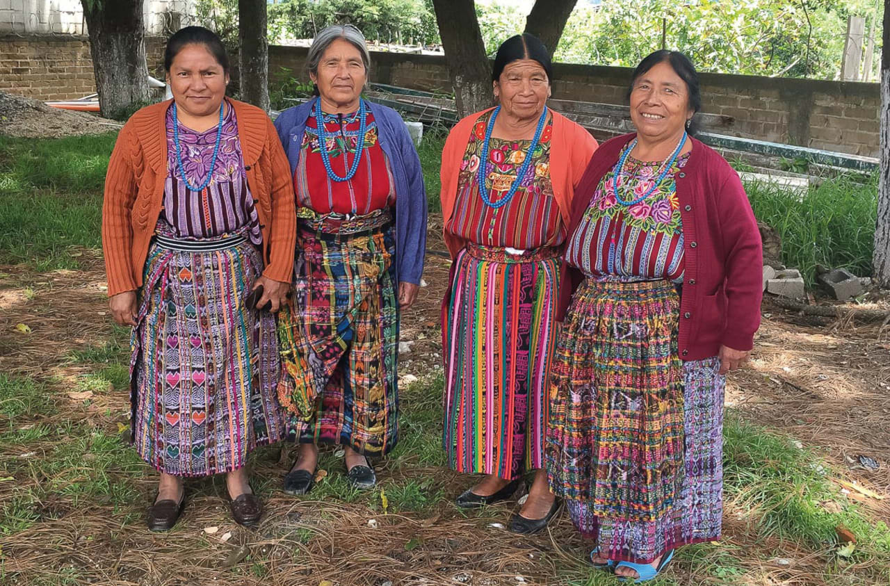 Members of the Council of Traditional Birth Attendants. Photo: Loida Carriel Espinoza/Tearfund