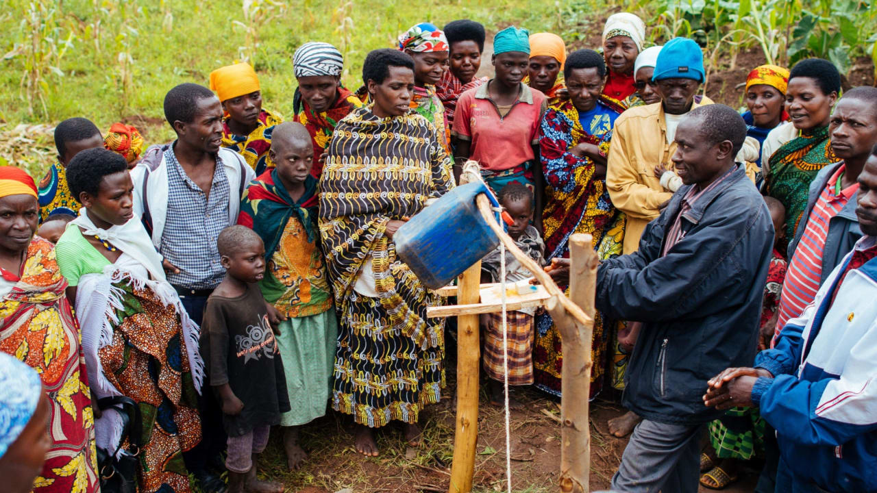 A demonstration of a tippy-tap in Burundi. This device allows people to wash their hands without touching the bottle, minimising the risk of spreading bacteria and infectious diseases. 