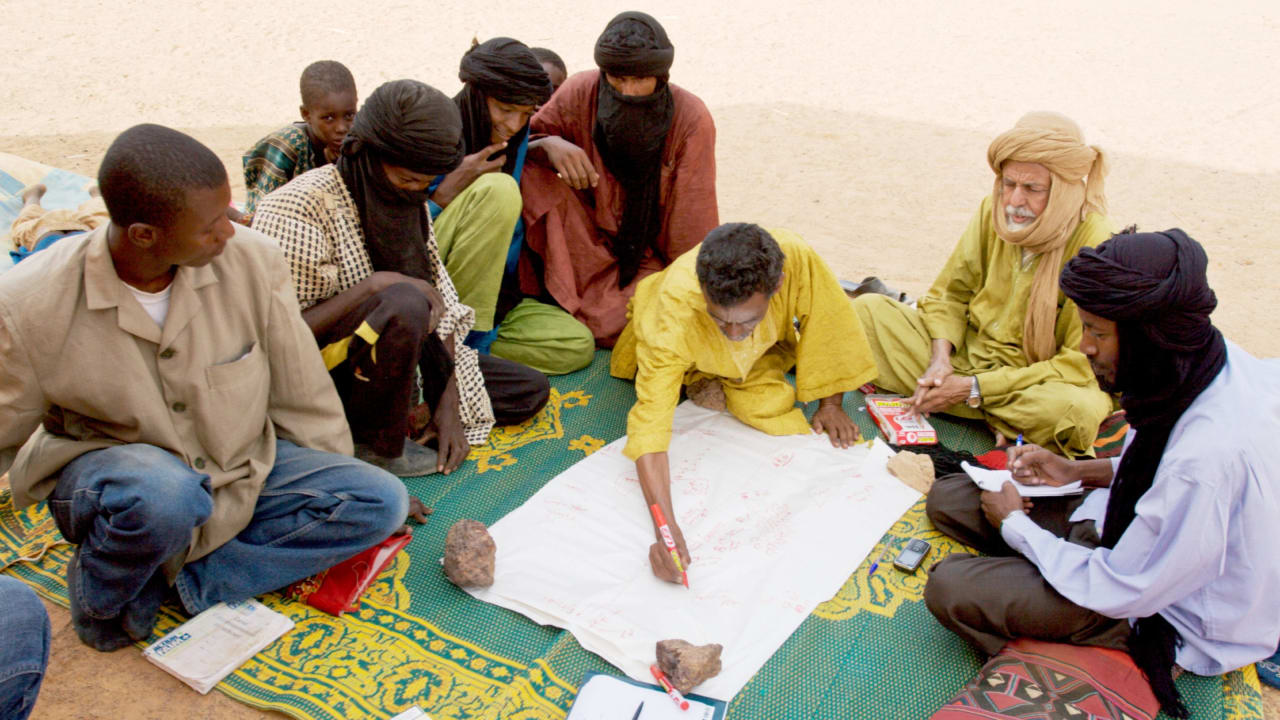 Une réunion communautaire au Mali.