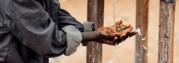 Person washing hands (Ruth Towell/Tearfund)