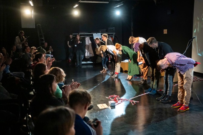 Czytanie performatywne „Trylogii klimatycznej”