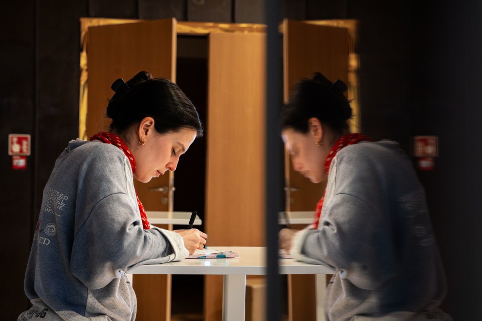 Próba spektaklu SPRAWA DAVIDA FRANKFURTERA, na zdjęciu Karolina Kowalska, fot. Mateusz Dąbrowski