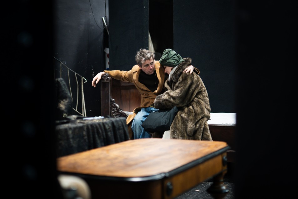 Próba spektaklu  SPRAWA DAVIDA FRANKFURTERA | od lewej Maciej Konopiński, Monika Chomicka-Szymaniak, fot. Mateusz Dąbrowski