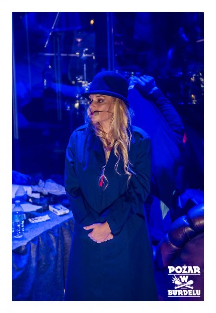 DZIEWCZYNA Z MARSZU NIEPODLEGŁOŚCI