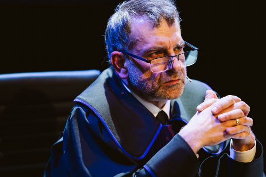 Jej słowo. Jego słowo.