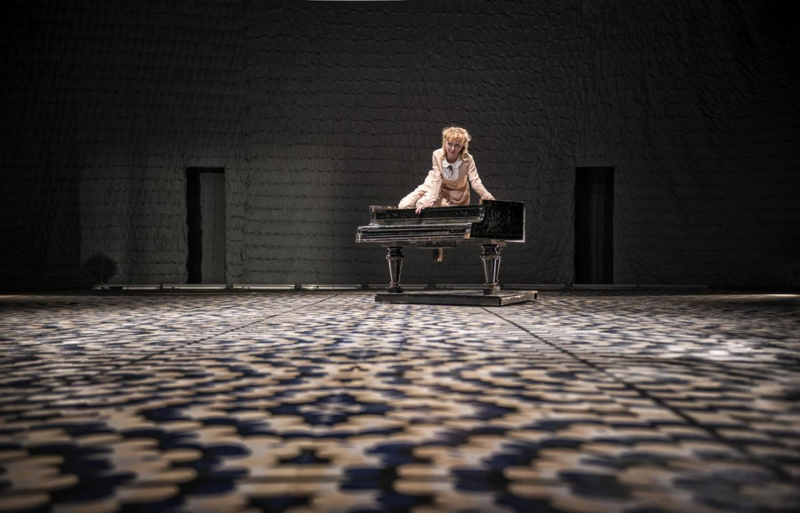 Plakat do spektaklu TRĘDOWATA. MELODRAMAT