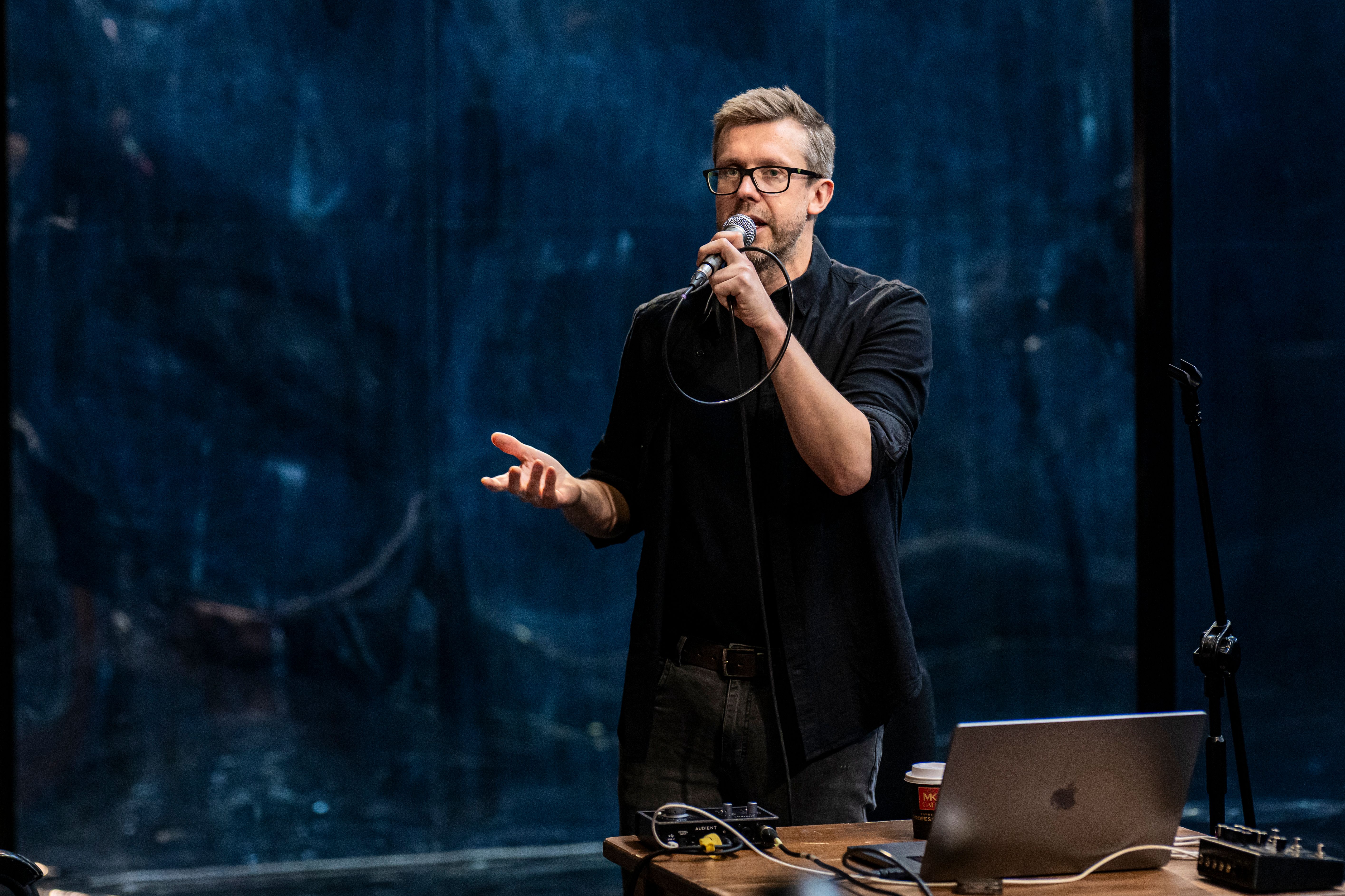 Plakat do spektaklu Doświadczalnia teatralna. Warsztat z Marcinem Nenko