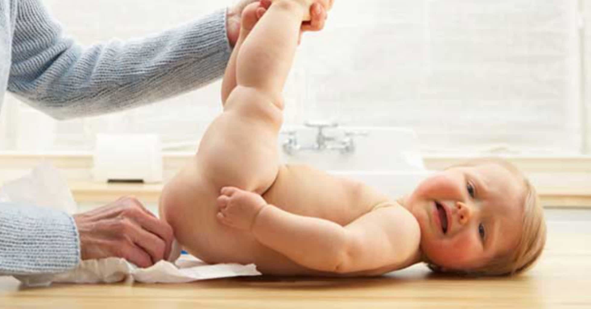 Внутримышечная инъекция детям. Ребенку клизма ребенку. Как поставить детей. Как поставить детей. Постановка газоотводная трубка для новорожденных.