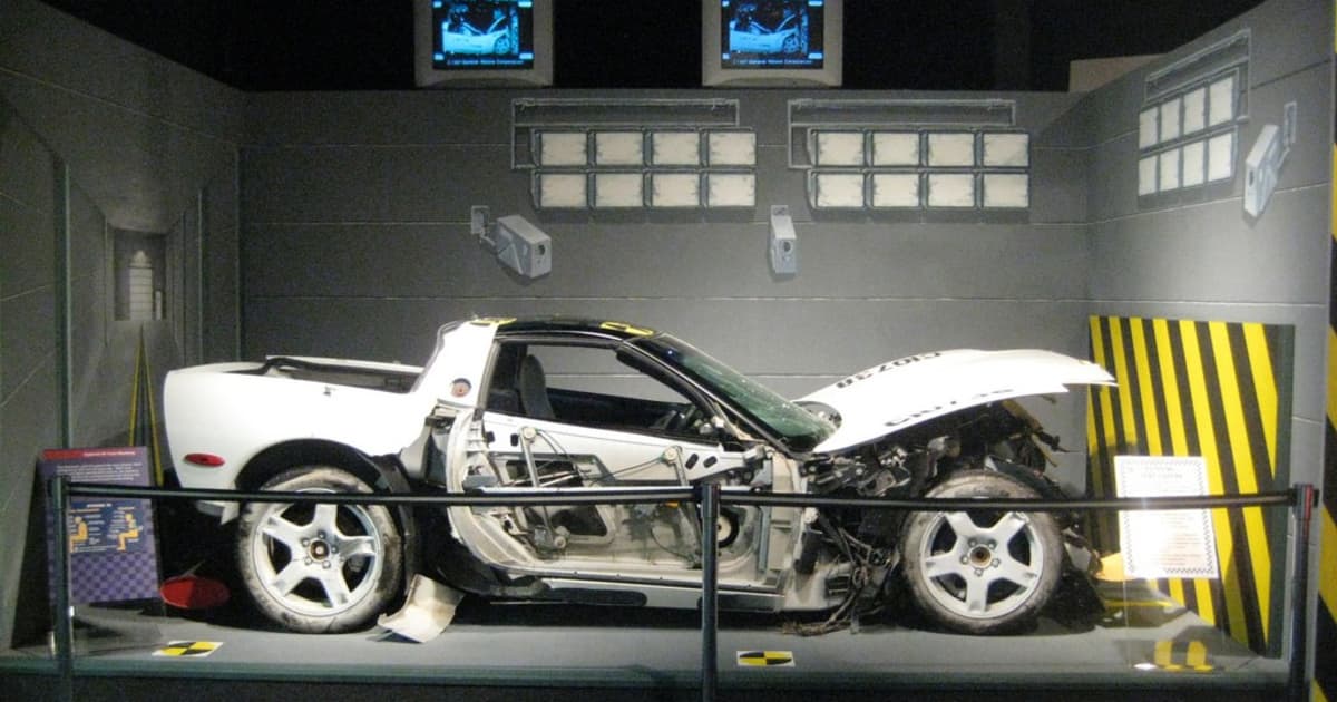 Краш тест дарго. Краш тест Мерседес 140. Chevrolet Corvette crash Test. Краш тестировщик. Краш тест sl500.