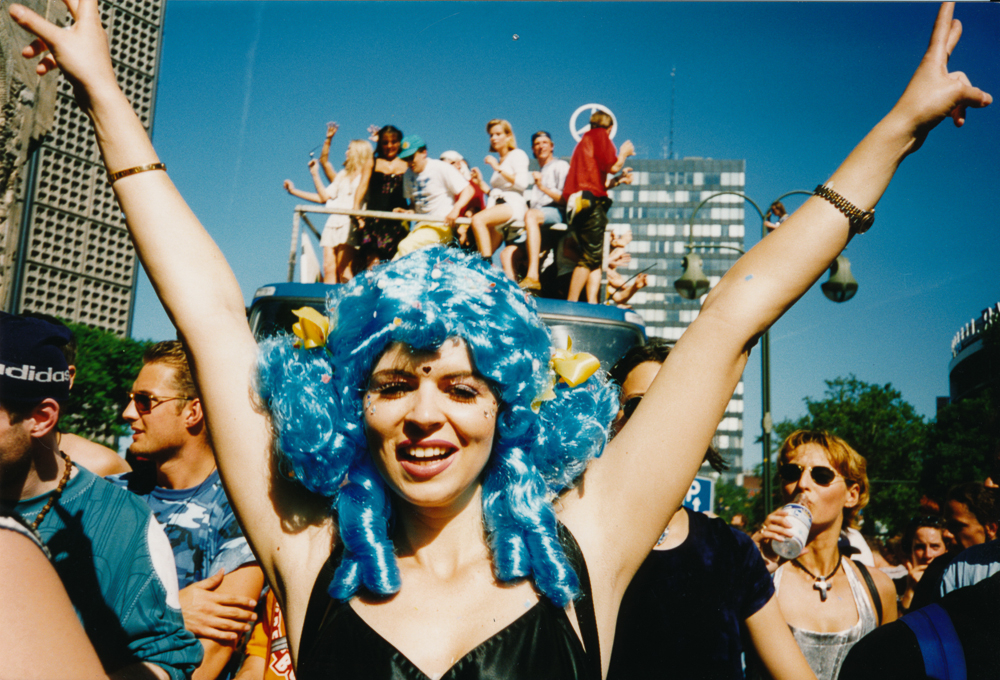 15 Photos That Show How Unbelievable Berlins Love Parade Really Was Techno Station 