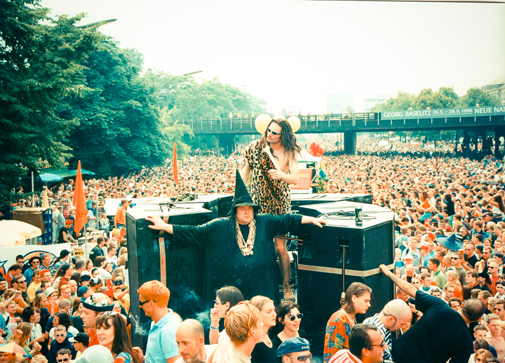 15 Photos That Show How Unbelievable Berlins Love Parade Really Was Techno Station 