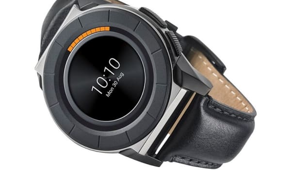 Titan Juxt Pro smartwatch